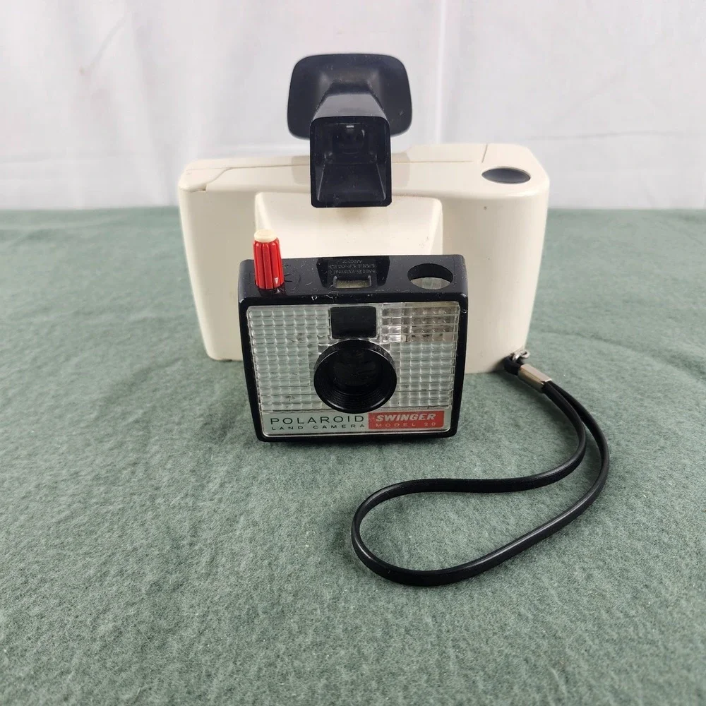 Vintage Polaroid Swinger Model 20 Land Camera – 1960s – Retro Display Piece